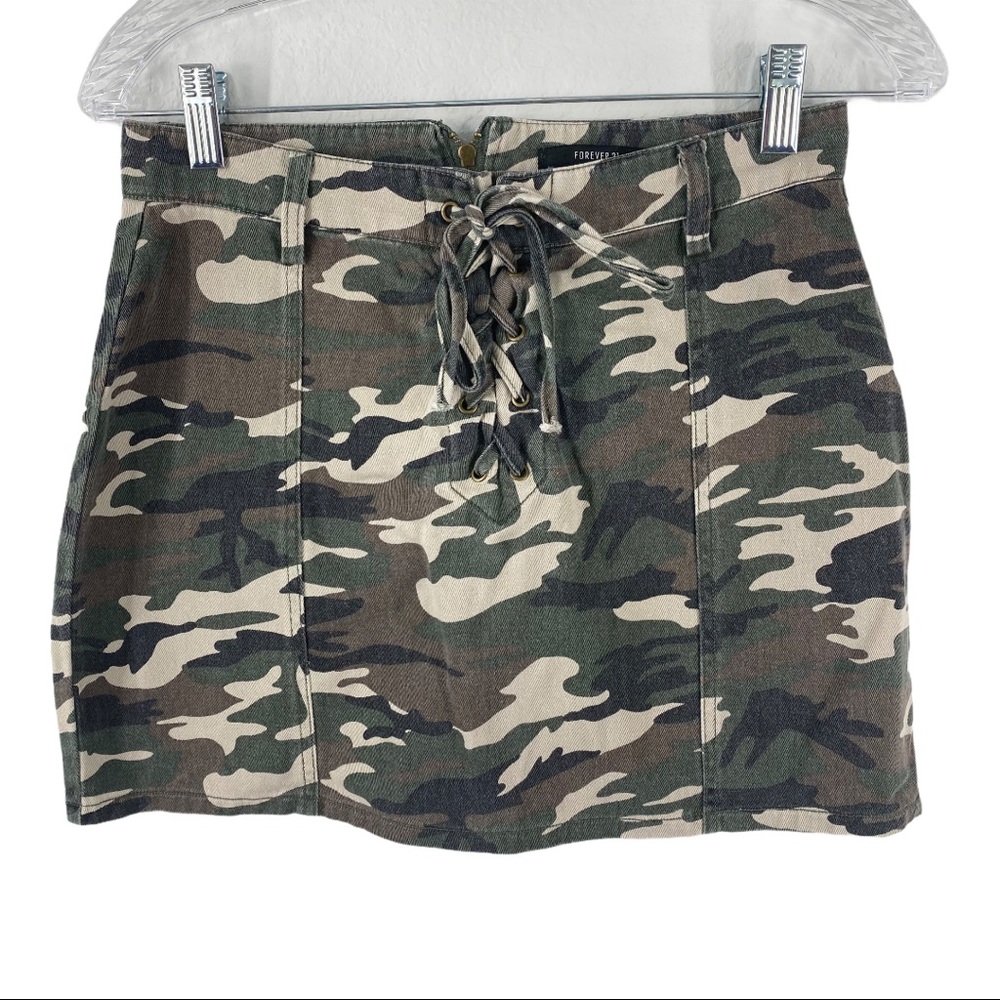 Forever 21 camuflage skirt size M